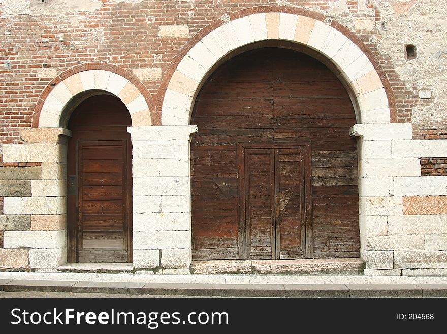 Very nice, old doors in Venice, next to St. Zeno. Makes you wonder: what would the space behind them look like?