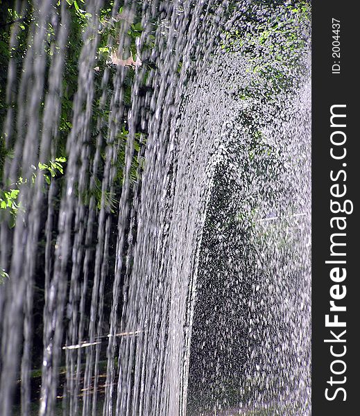 Splashing fountaing, row of water jets