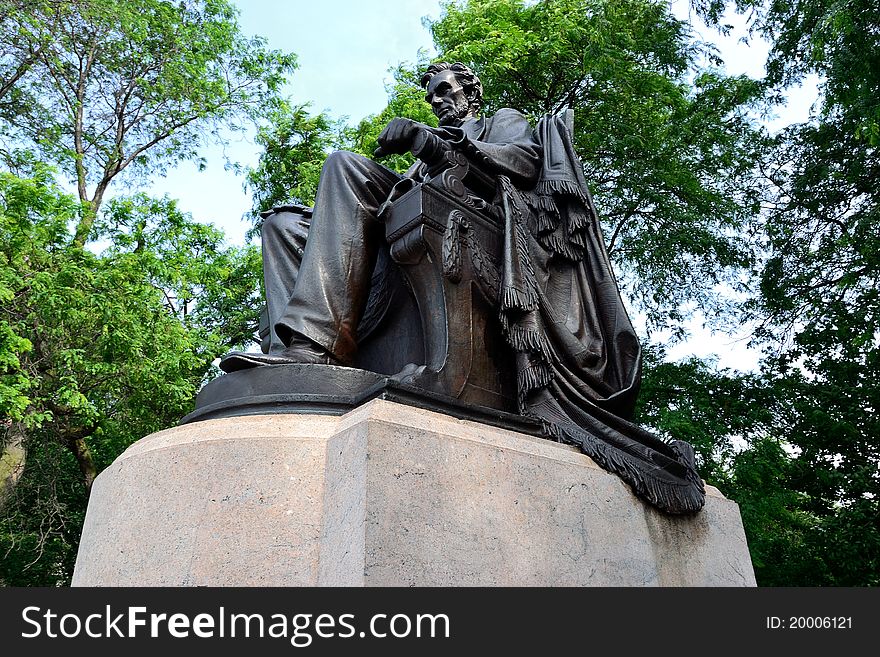 Abe Lincoln bronze in Grant Park, Chicago. Abe Lincoln bronze in Grant Park, Chicago
