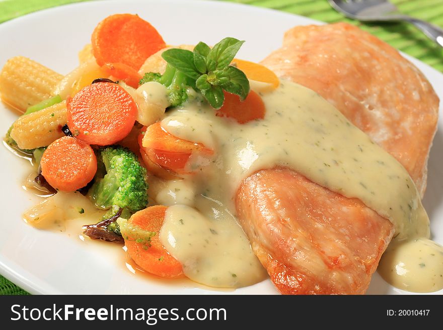 Chicken breast and mixed vegetables poured with cream sauce