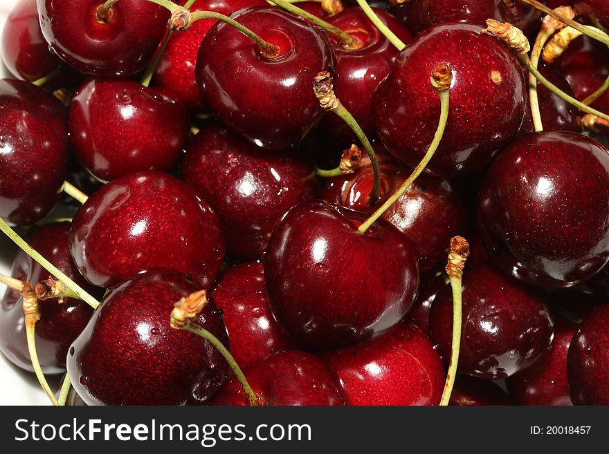 A picture of some fresh delicous cherries