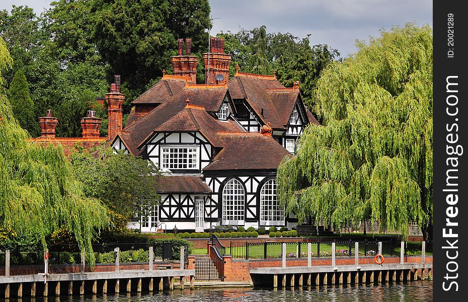 Timber Framed  Riverside House And Garden