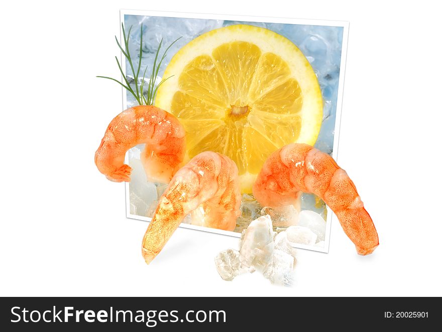 Shrimps on ice with lemon