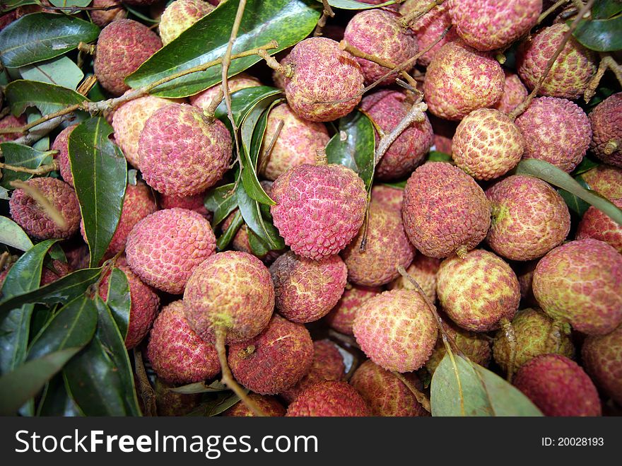 This is China's shenzhen lychee. In June, litchi mature.