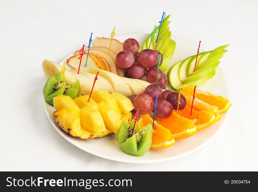 Plate with the cut fruit. Plate with the cut fruit