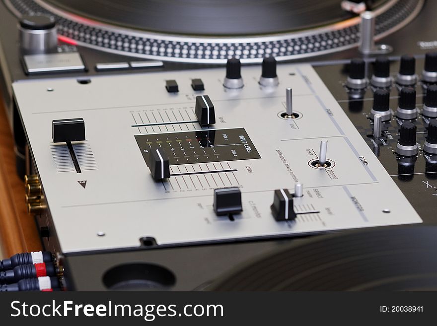 Mixing Controller And Turntables