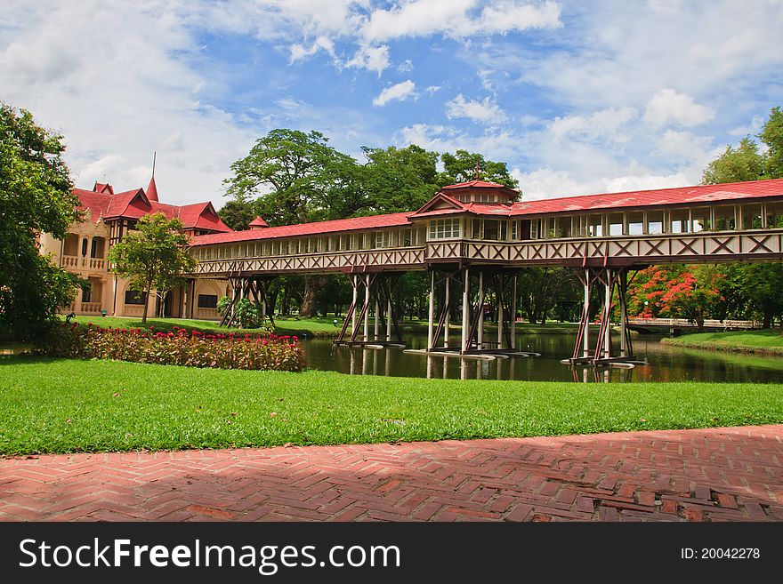 Sanam Chan Palace, built on the grounds that that is the ancient citadel of the king of the castle hill