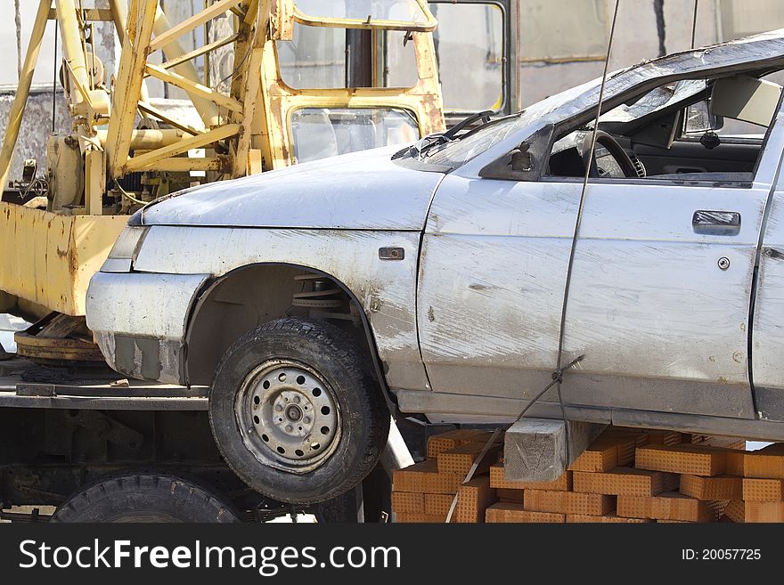 broken car the process of loading mechanism Lift. broken car the process of loading mechanism Lift