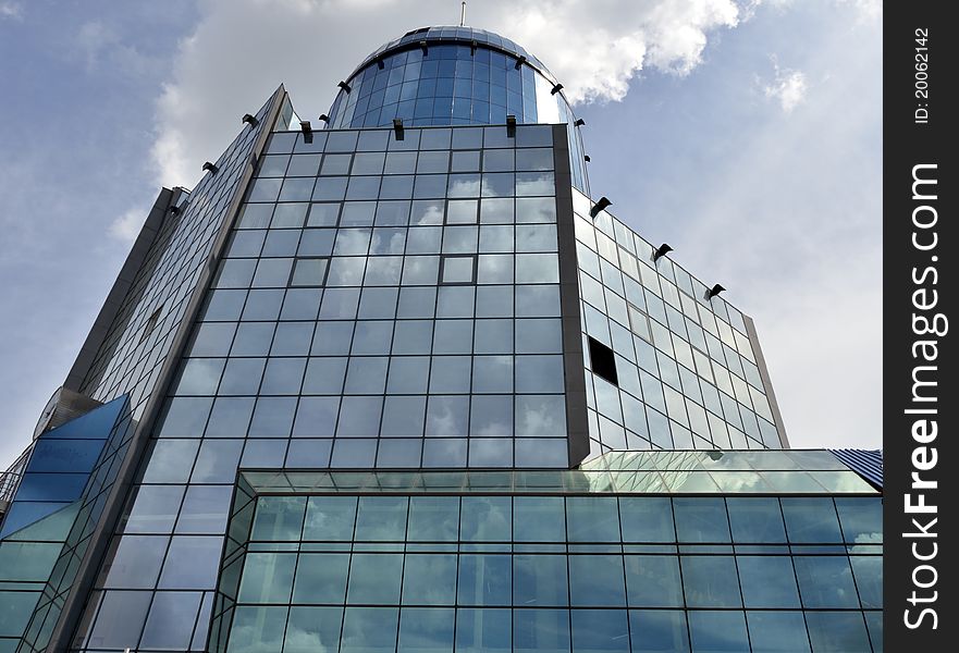 Glass and reflection Ð¾Ñ‚ modern building