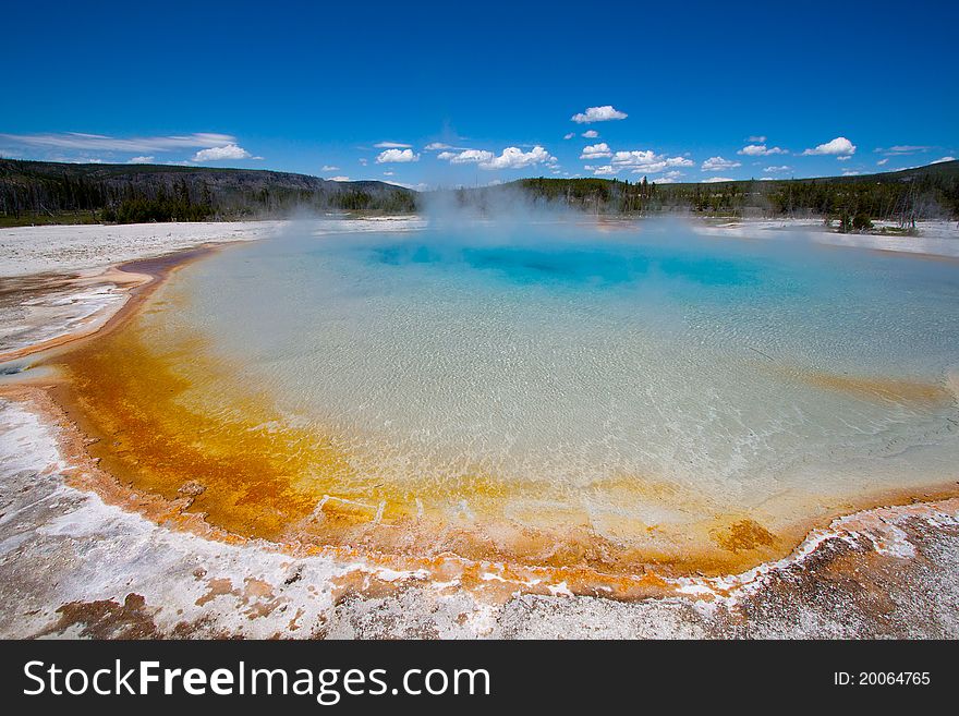 Emerald pool in the black sand basin, yellowstone national park, wyoming