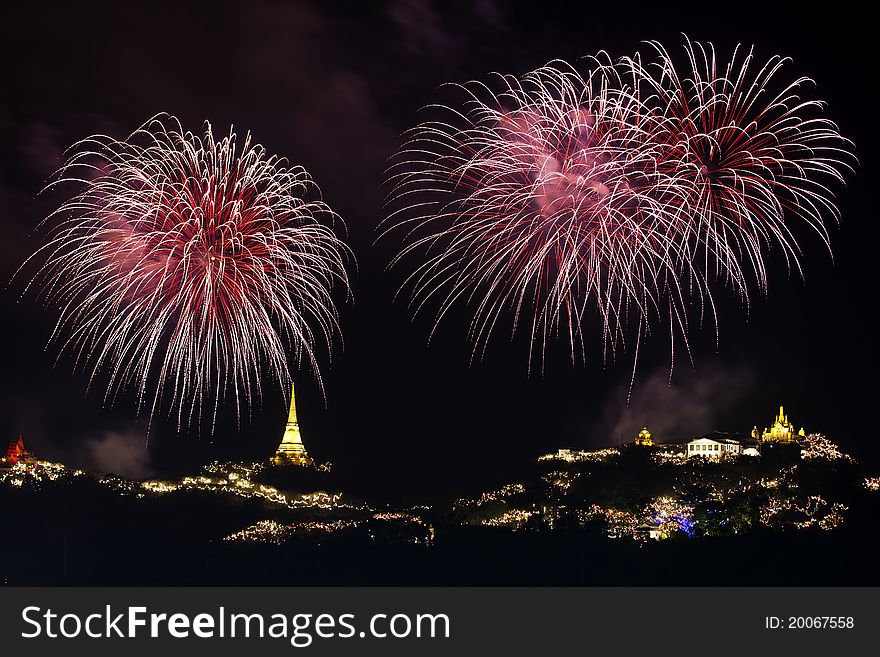 Fireworks Festival Palace / Thailand on April 1 to 10 of each year. Fireworks Festival Palace / Thailand on April 1 to 10 of each year.