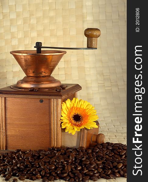 Coffee grinder and beans ond gerber