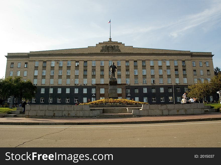 Office building with a monument to Lenin in city the Orel