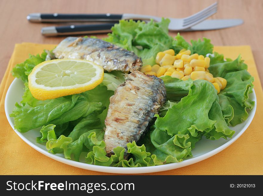 Salad with sardines and corn