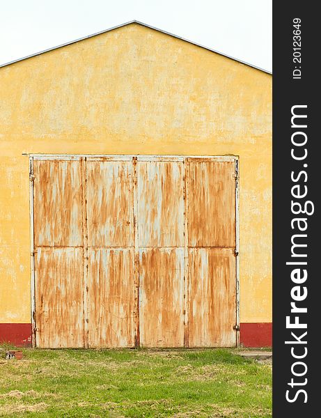 Closed huge rusty garage door