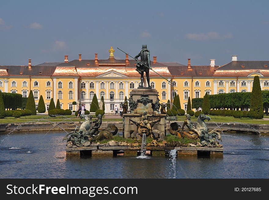 Peter the Great sumemr residence Paterhof palace and gardens in Sant Petersburg, Russia, during white nights. Peter the Great sumemr residence Paterhof palace and gardens in Sant Petersburg, Russia, during white nights