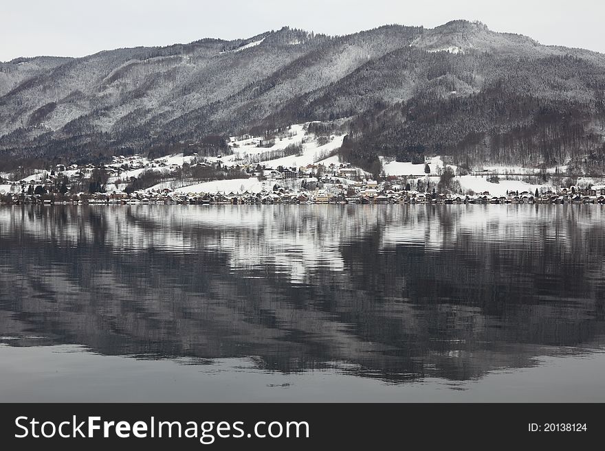 Hallstatt lake in Winter