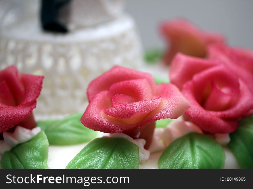 Some marzipan roses on a weeding cake