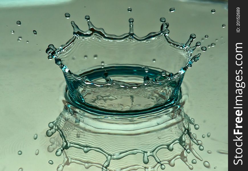 The water drop quickly the pictures taken. The water drop quickly the pictures taken