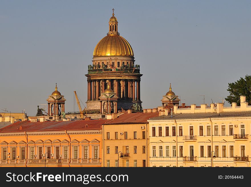 Sankt Petersburg landmark Isaac cathedral withneighbouring houses on a bright sunny day. Sankt Petersburg landmark Isaac cathedral withneighbouring houses on a bright sunny day