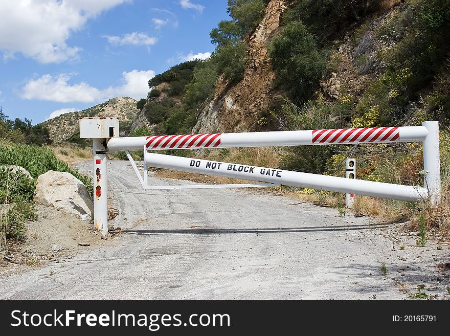 Roadway is close by a lock gate. Roadway is close by a lock gate.