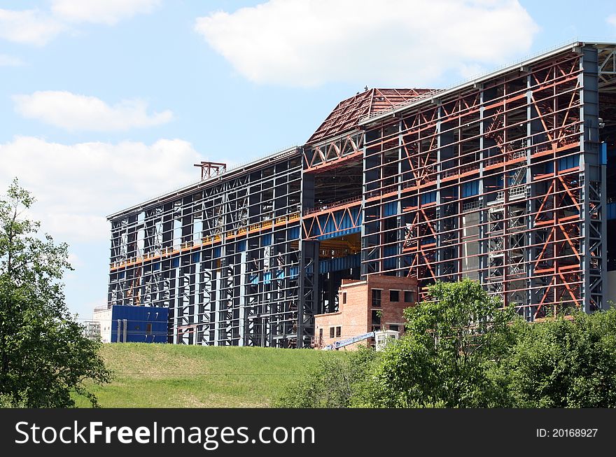 Construction of an industrial object - the erection of a skeleton of the main building. Construction of an industrial object - the erection of a skeleton of the main building