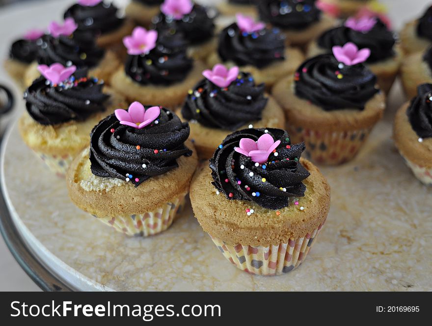 Chocolate cream cupcakes