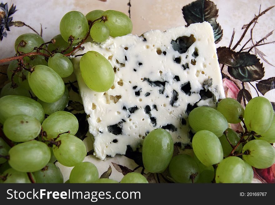 Cheese Rockford and white grapes. Cheese Rockford and white grapes