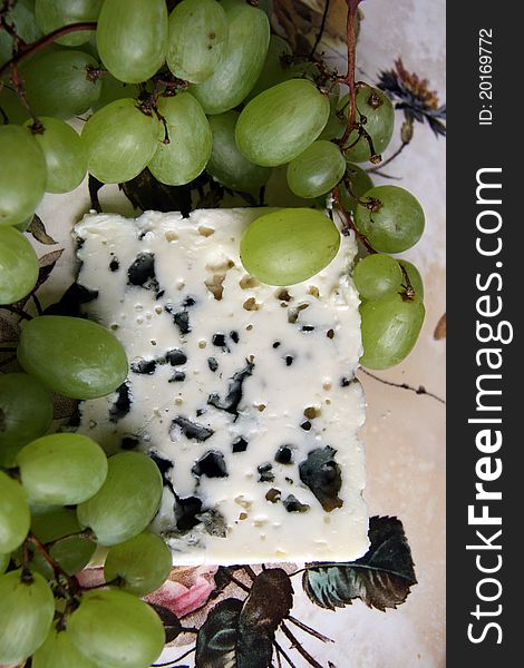 Cheese Rockford and white grapes. Cheese Rockford and white grapes