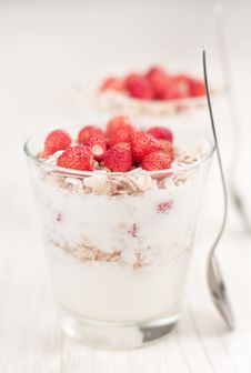 Yogurt With Muesli And Strawberries Royalty Free Stock Photo