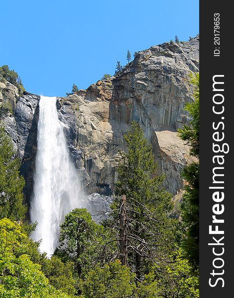 Beautifull waterfall located in NP Yosemite