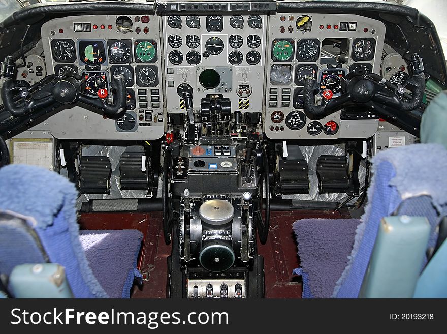 Nimrod Mr.2   Aircraft Cockpit