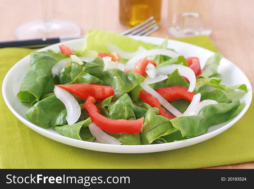 Salad with oil and vinegar