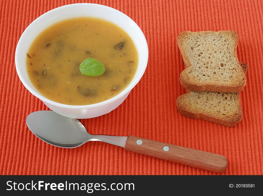 Spinach soup in a bowl with toasts