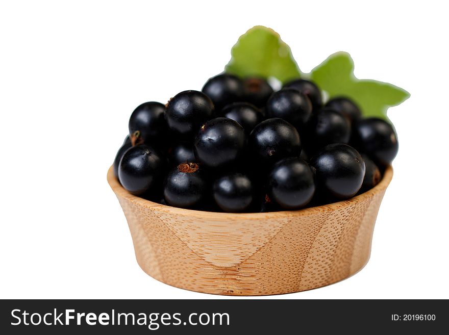Blackberries in a wooden bowl