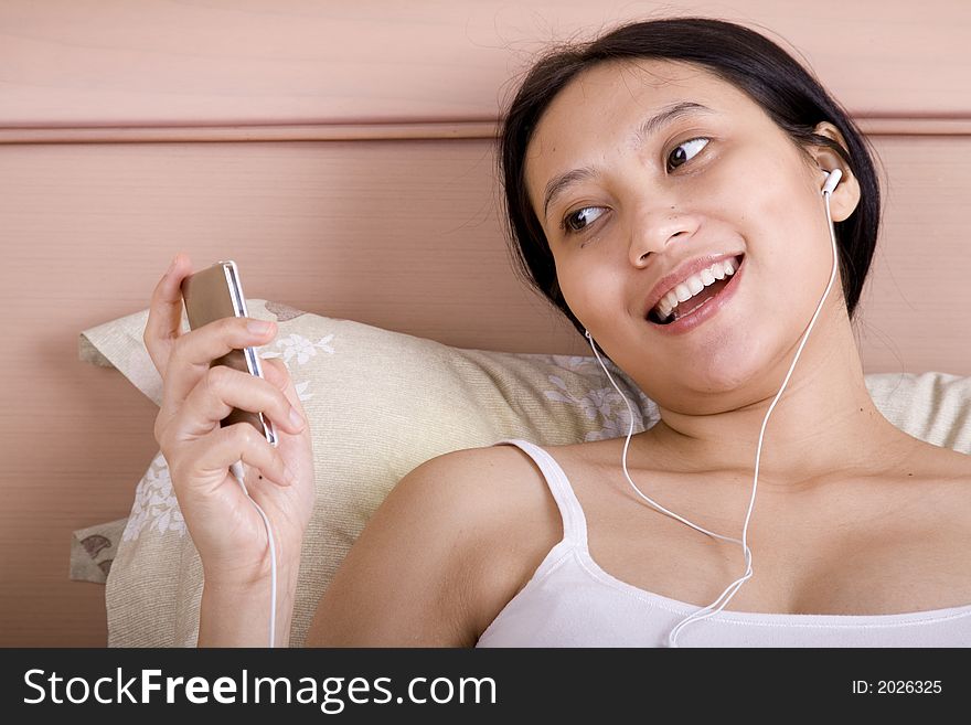 Pregnant woman listens to music