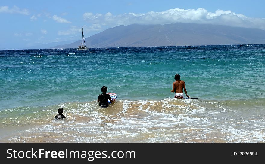 3  childs doing surf in hawaii