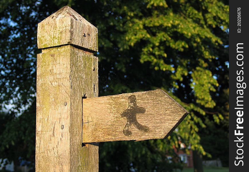 Picture of wooden public footpath sign.