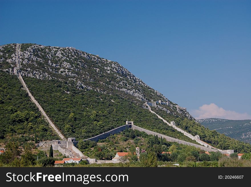 A photograph of the defensive walls of Ston in Croatia. A photograph of the defensive walls of Ston in Croatia