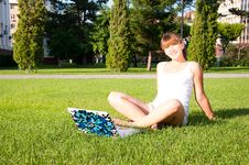 Young Girl Sitting In The Park With Your Laptop Stock Photography Young Girl Sitting In The Park With Your Laptop Stock Photography