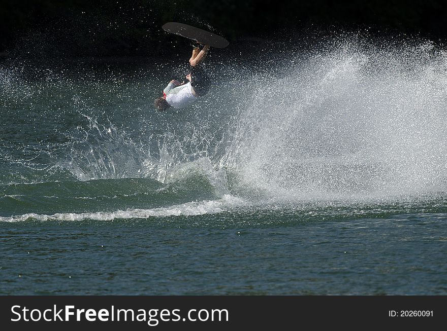 Complete jumping in waterskiing competition