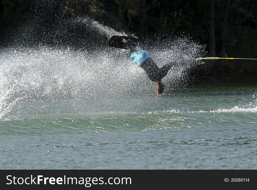 Complete jumping in waterskiing competition