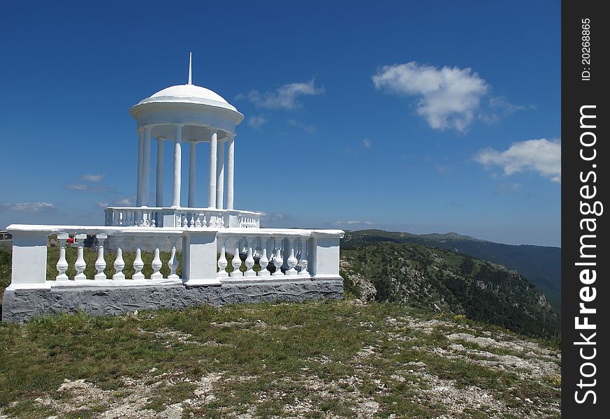 Arbor in pik of mountain