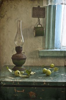 Kerosene Lamp And Apples Royalty Free Stock Photos Kerosene Lamp And Apples Royalty Free Stock Photos