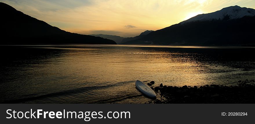 Como Lake, sunset with surf on the shore