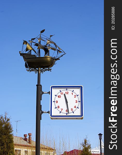 Clock In The Street