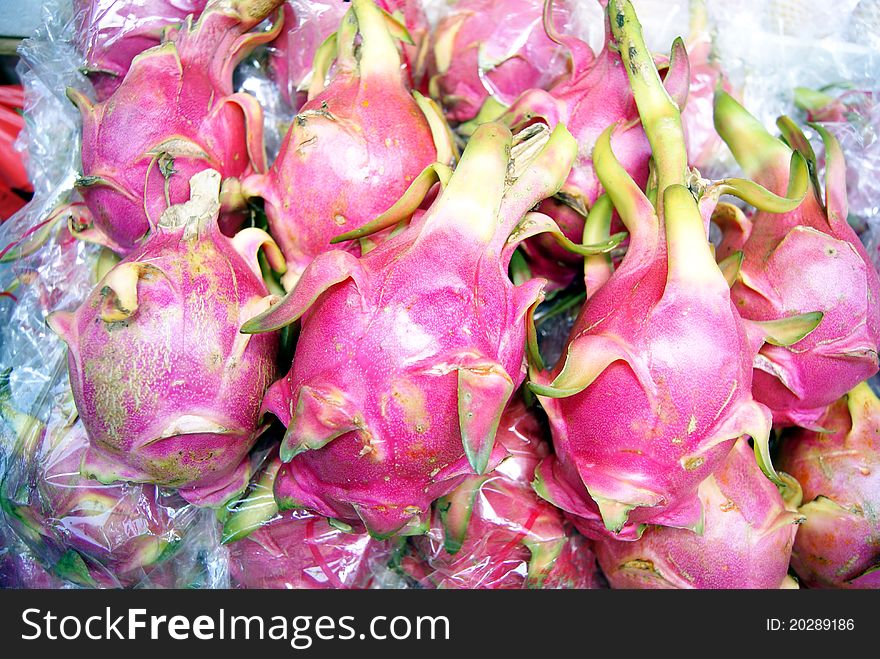 Pitaya, put in the market to sell.