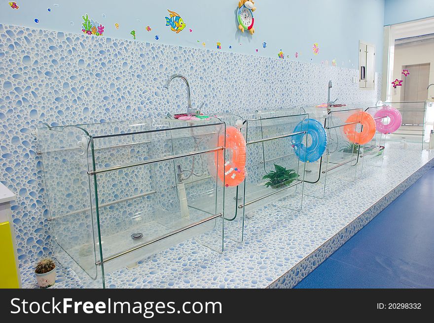 For the baby to specialized services for swimming bath. For the baby to specialized services for swimming bath