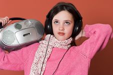 Girl Listening Music Royalty Free Stock Images Girl Listening Music Royalty Free Stock Images