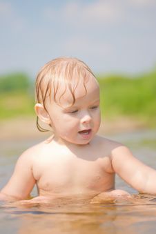 Adorable Baby Sit In River And Play Royalty Free Stock Photos Adorable Baby Sit In River And Play Royalty Free Stock Photos